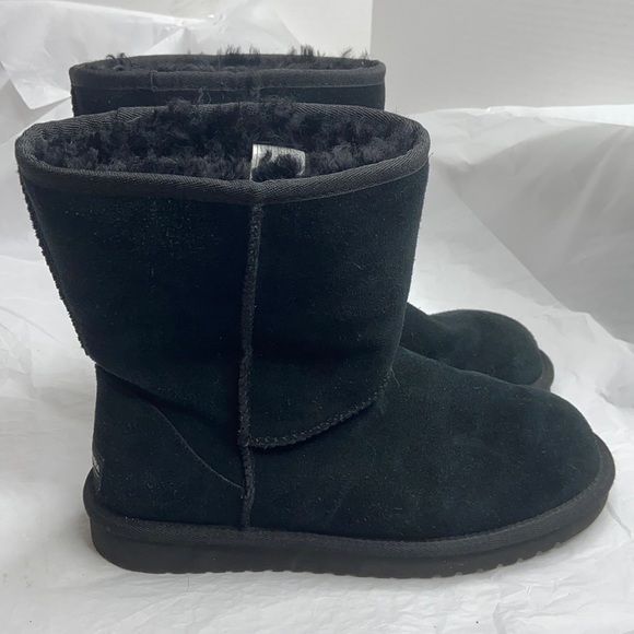 Koolaburra Shoes - Ugg Koolaburra black suede boots excellent condition gently used